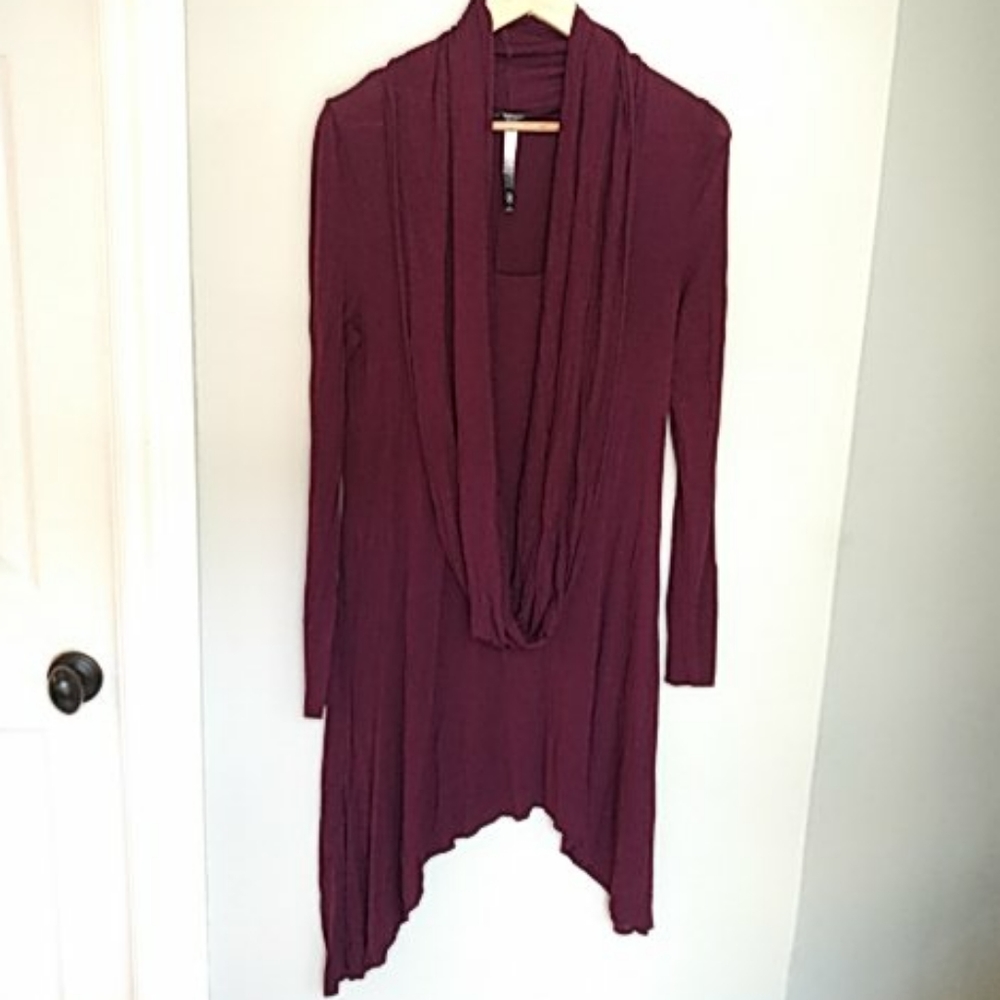 Kensie tunic in burgundy- fits a size 6-8